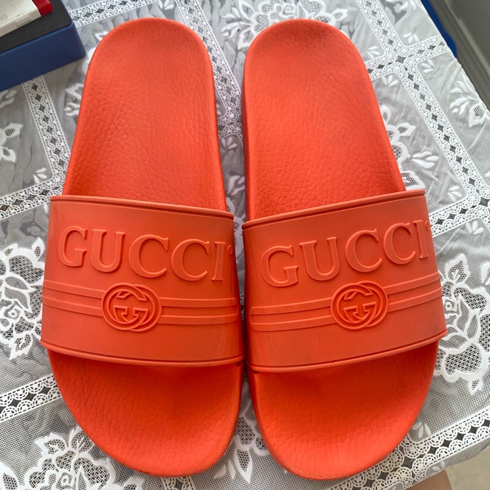 Gucci logo rubber sandals orange